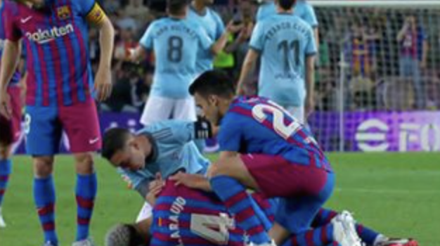 Actuación a Ronald Araujo cuando pierde el conocimiento